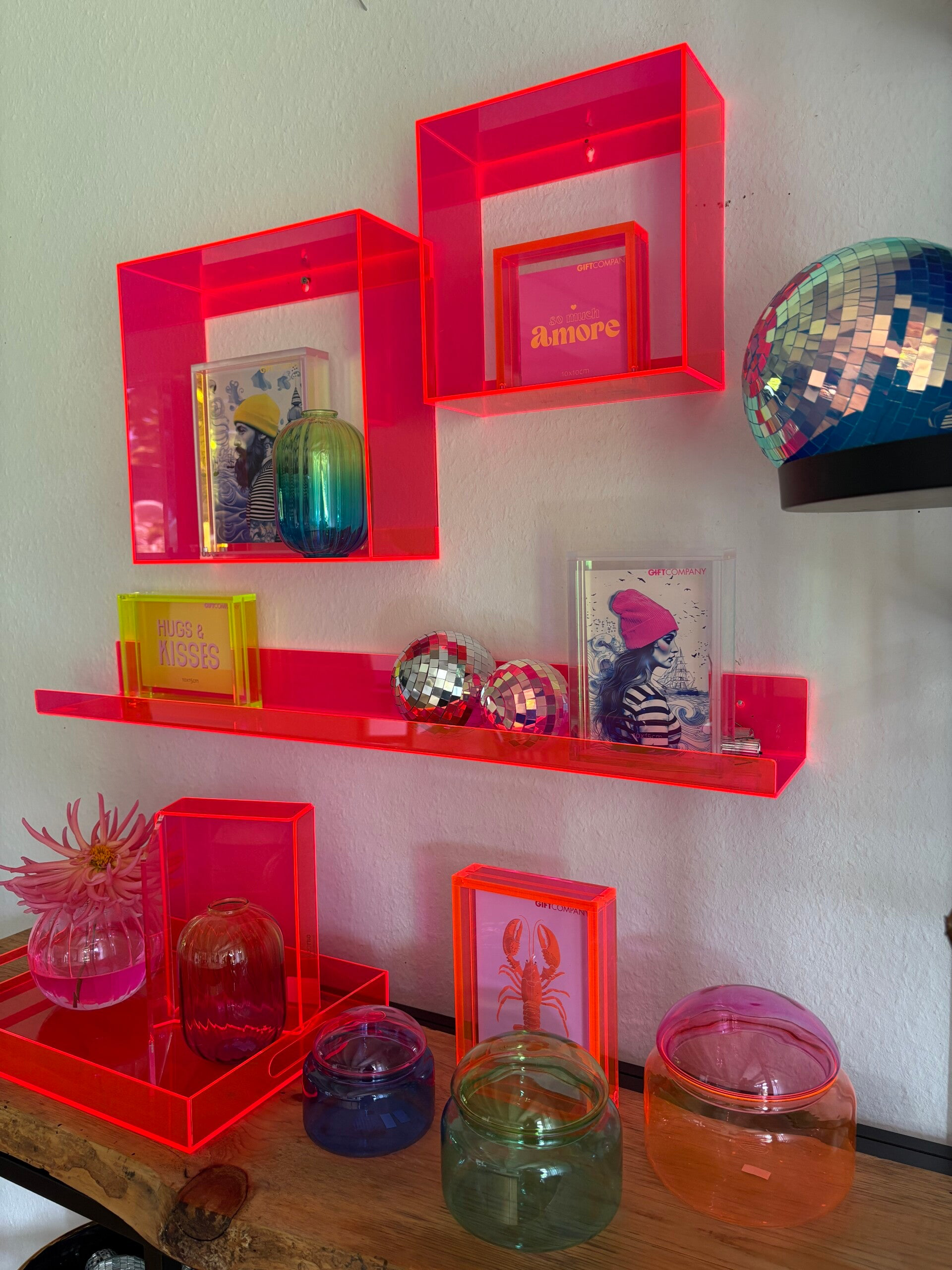 Gift Company Acryl Wandregal Neon rot / orange