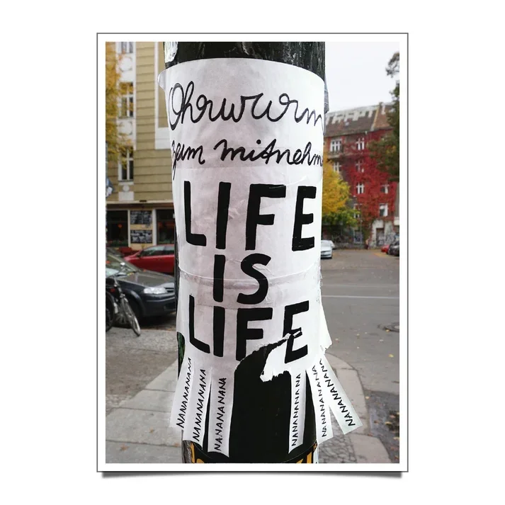 Seltmann Publishers Postkarte "Life is Life"