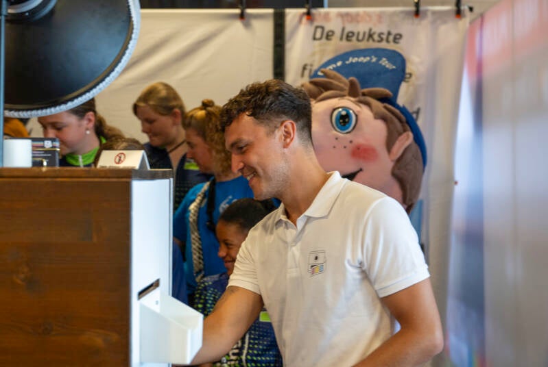 Behind the scenes. Nino Storteboom van Photobooths Nederland in actie. Gastblog voor Wedding and Dreams, weddingplanner Nederland en Griekenland. 