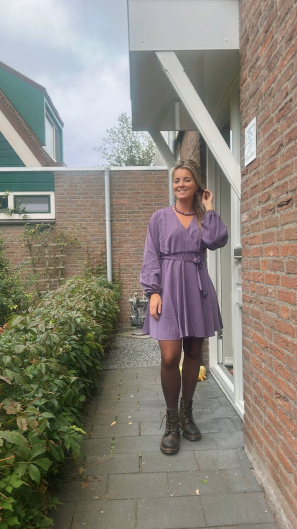 Lila jurk Sela