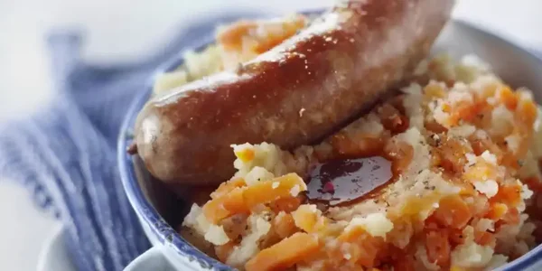 Hutspot met een jus gemaakt van gehakt, verse worst