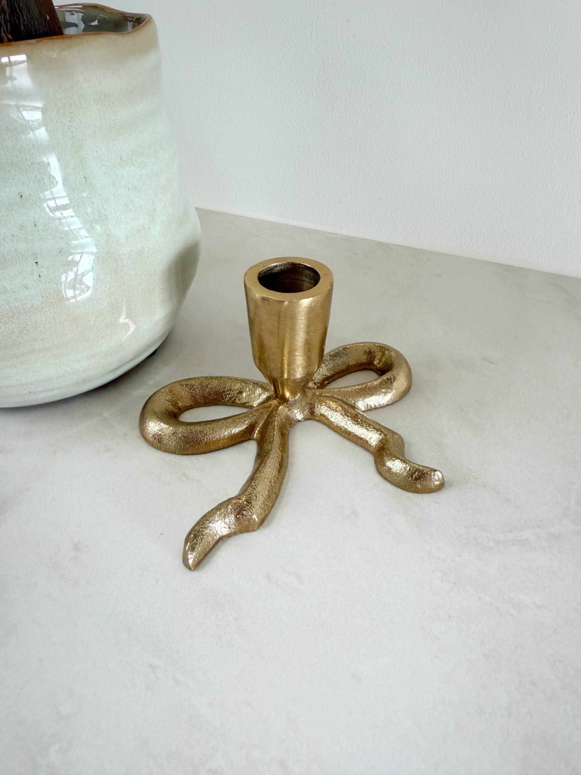 Gouden strik kaarsenhouder