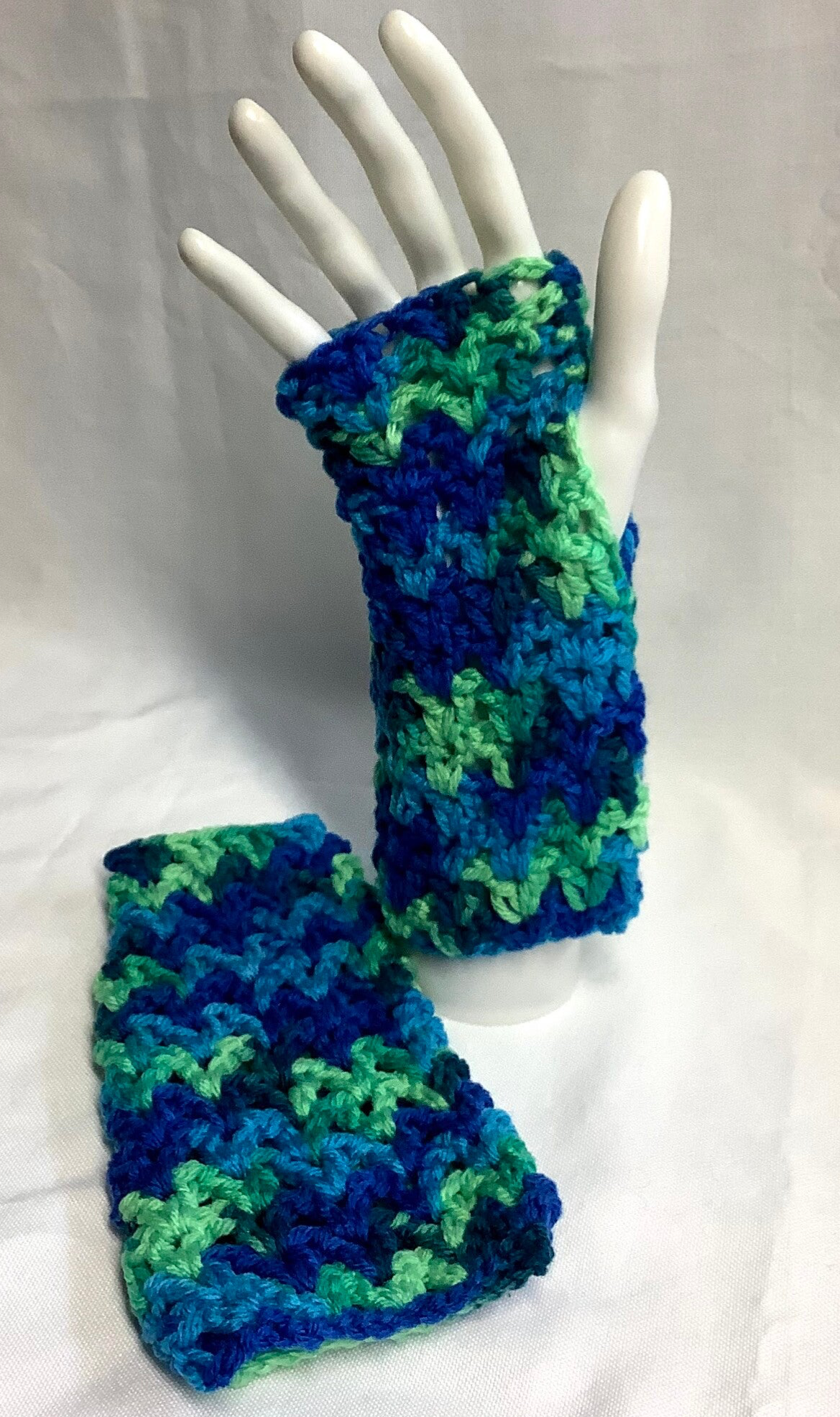 Crochet fingerless gloves, gloves