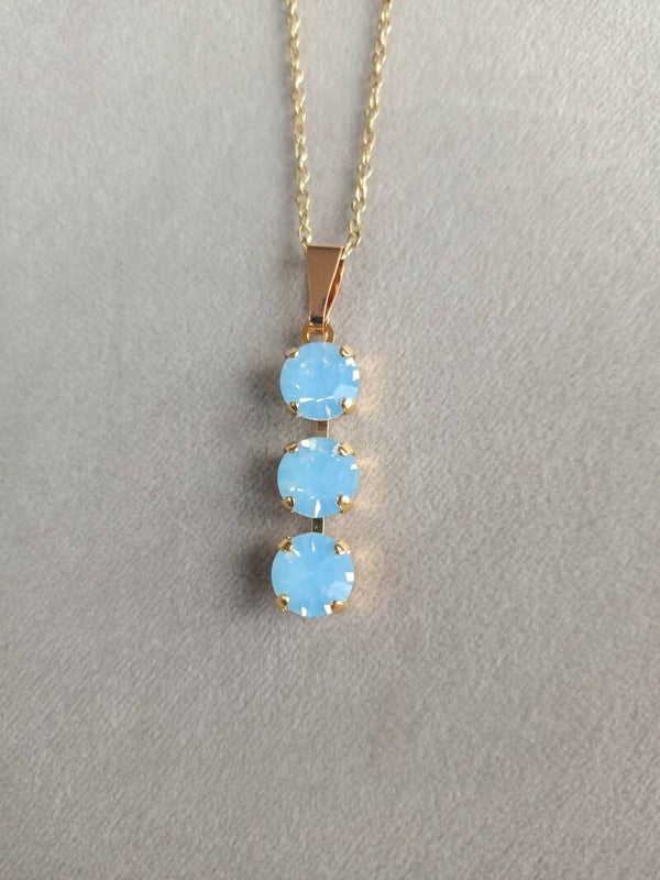 Ketting met 3 chatons 8 mm