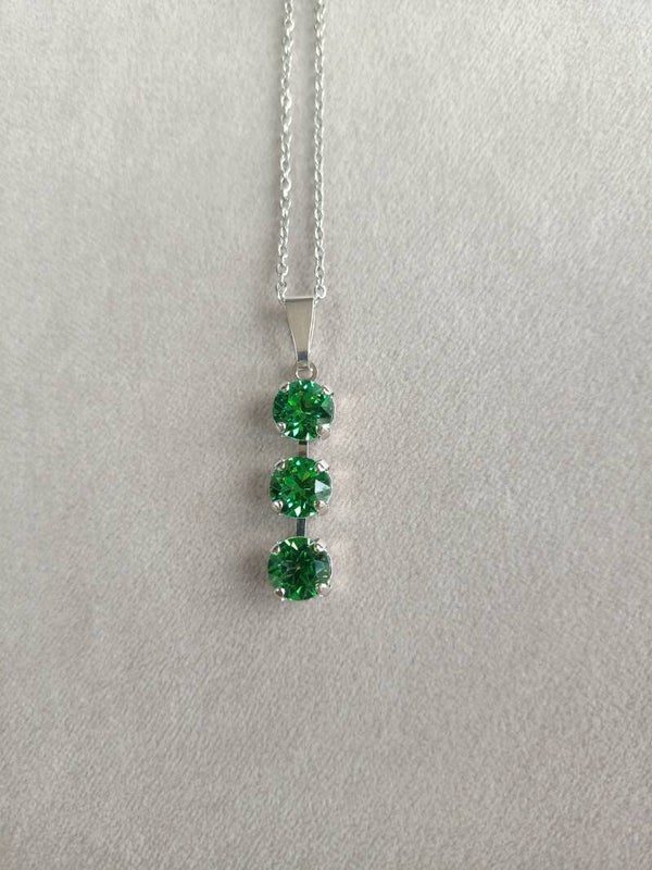 Ketting met 3 chatons 8 mm