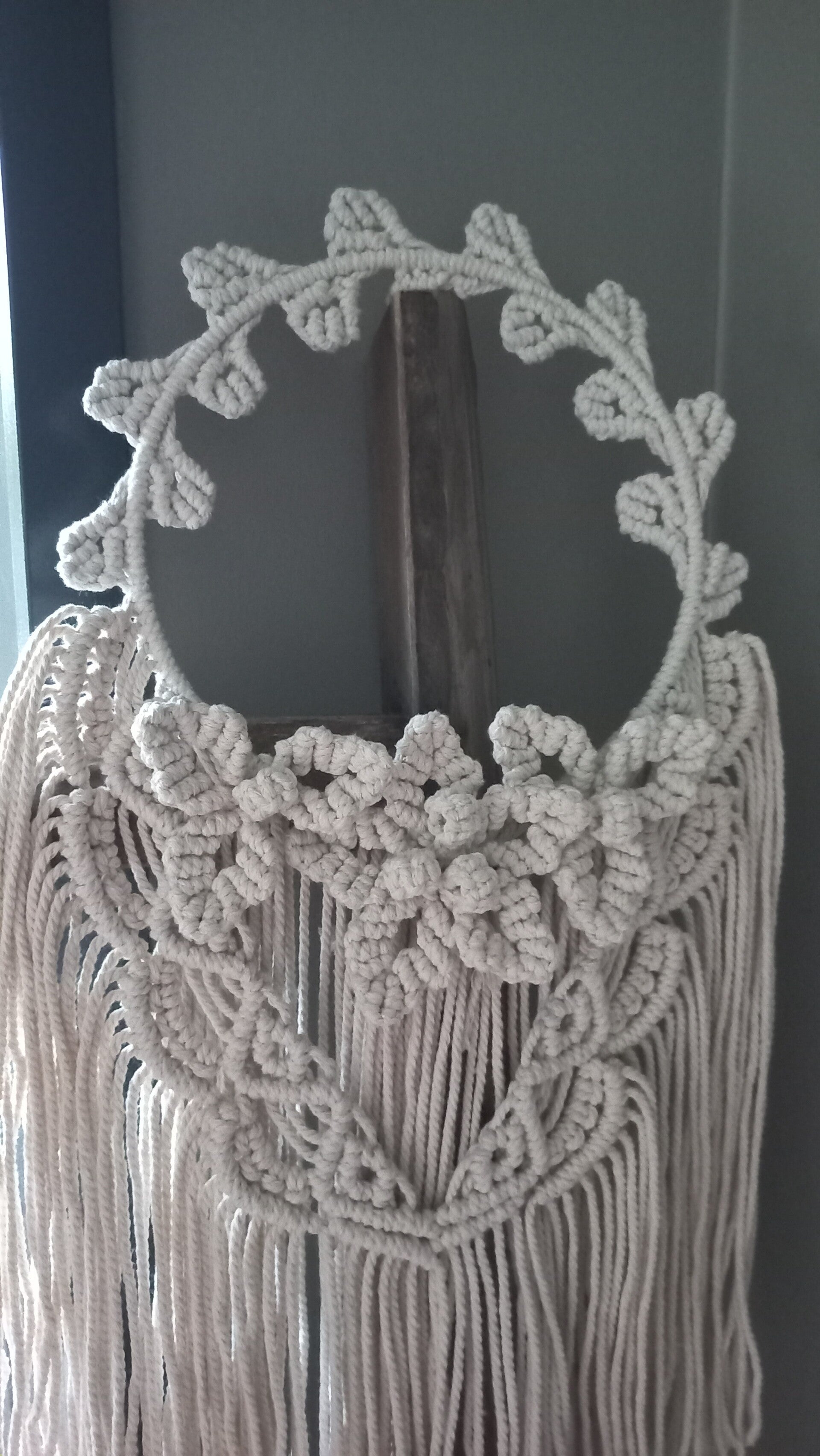 Macramé wandhanger met bloemen