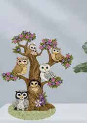 Uiltjes in boom op standaard