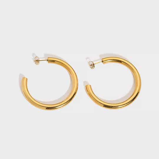 The It Girl Minimalist Geometric Circle Hoop Earrings in Large 18k Gold