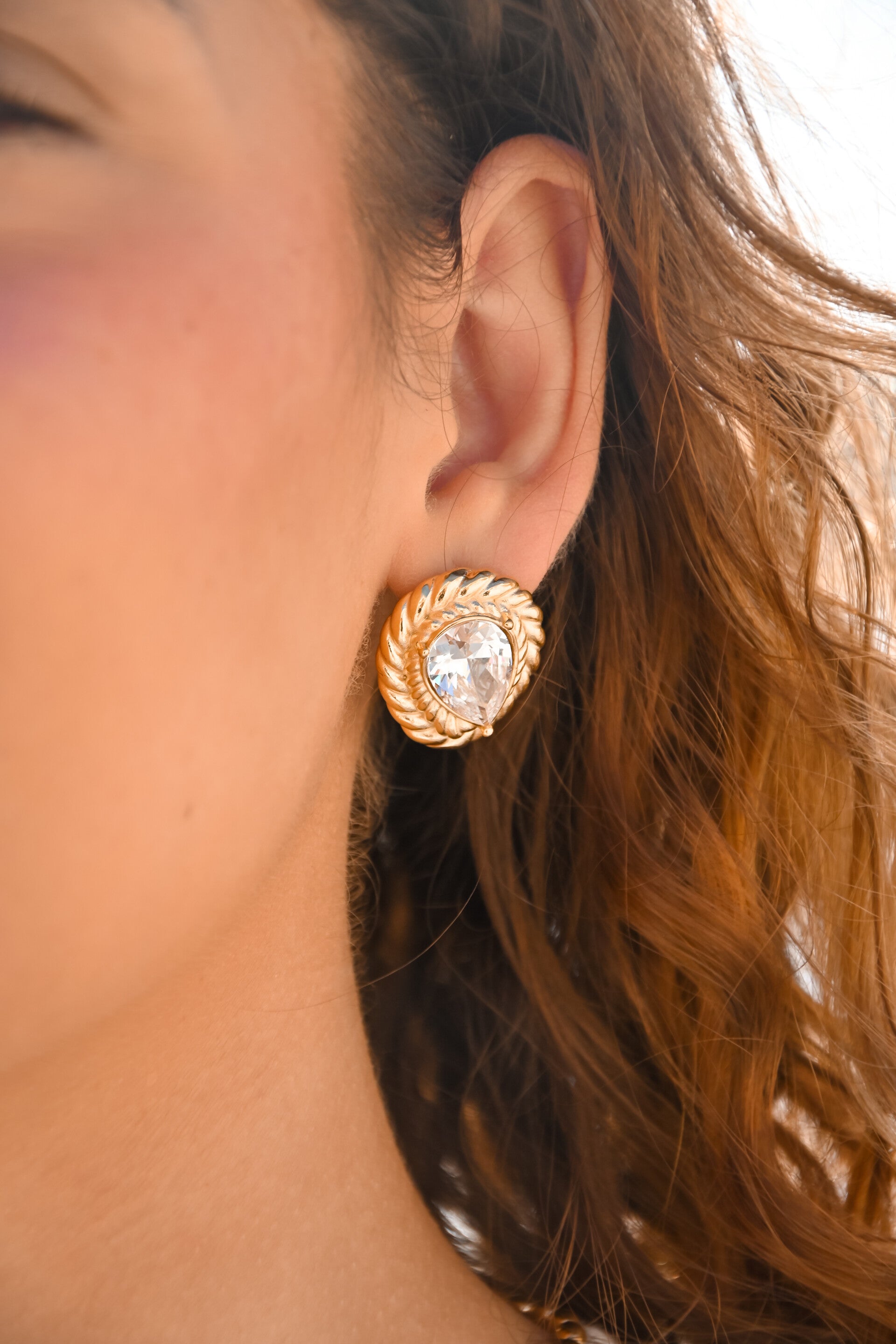 Miss Elegance Stud Earrings in Crystal 18kt Gold Plated