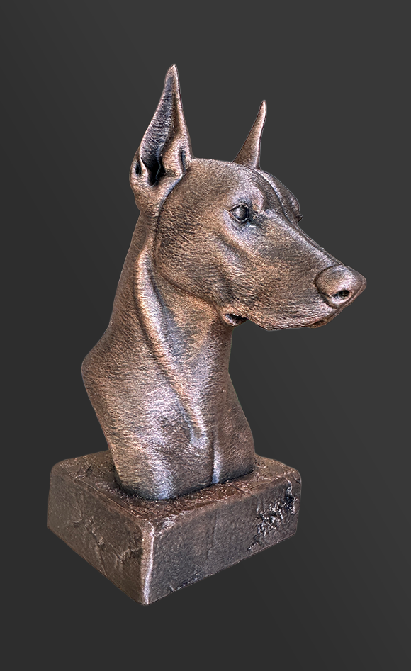 De Dobermann als beeldje