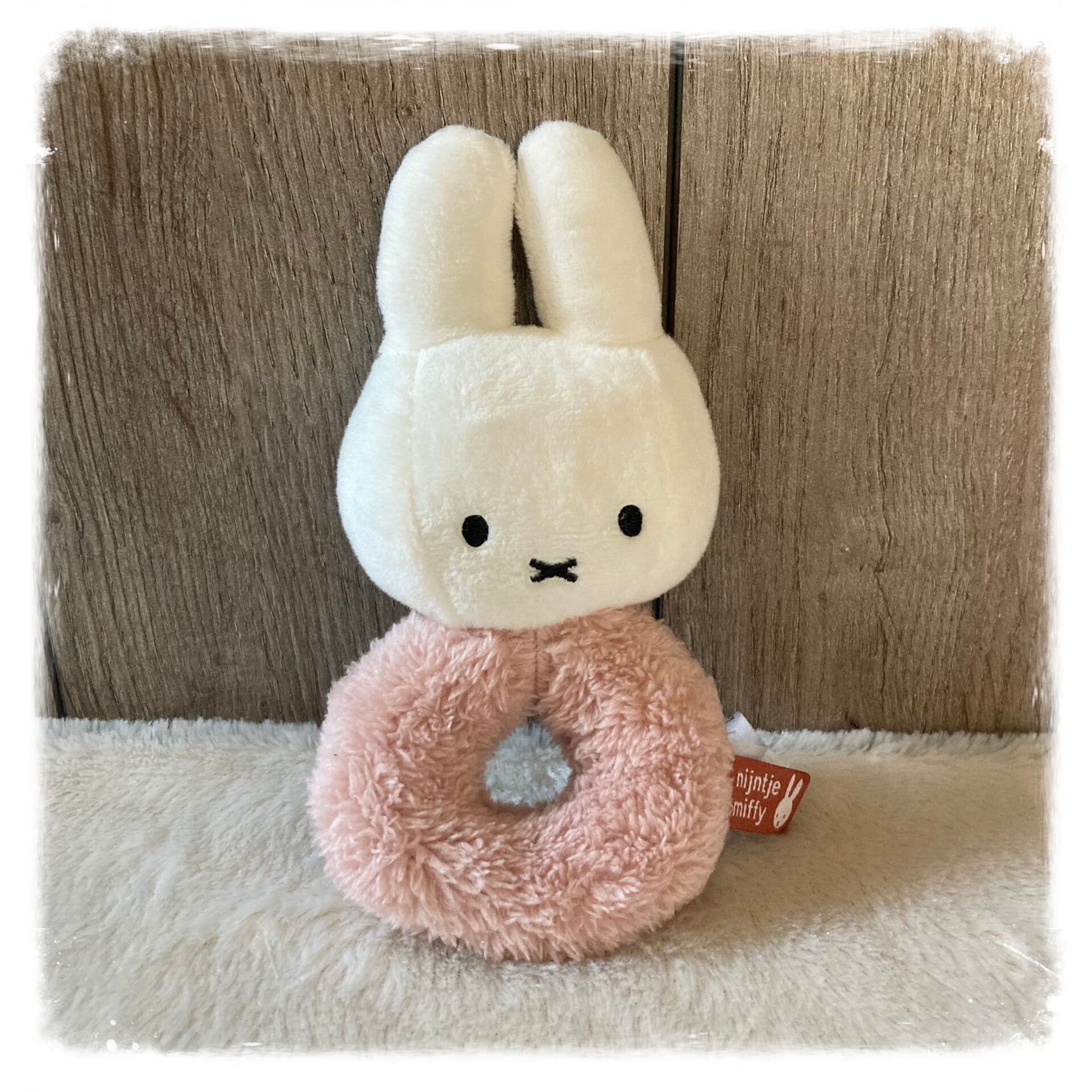 Nijntje rammelaar fluffy roze