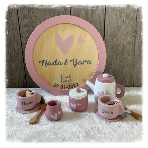 Label Label Theeservies roze (met geboorte gegevens)