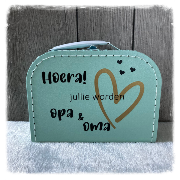 Koffertje mintgroen klein 'Hoera! jullie worden opa en oma'