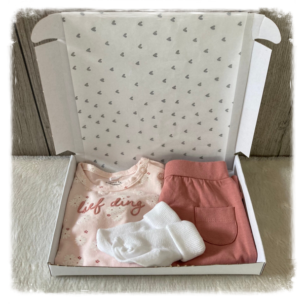 Brievenbuscadeautje shirtje bloemetjes + broekje