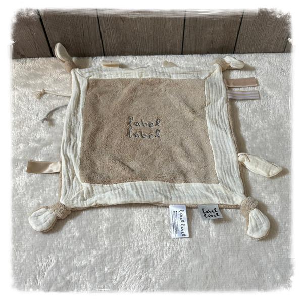 Label Label knuffeldoek nougat (met naam)
