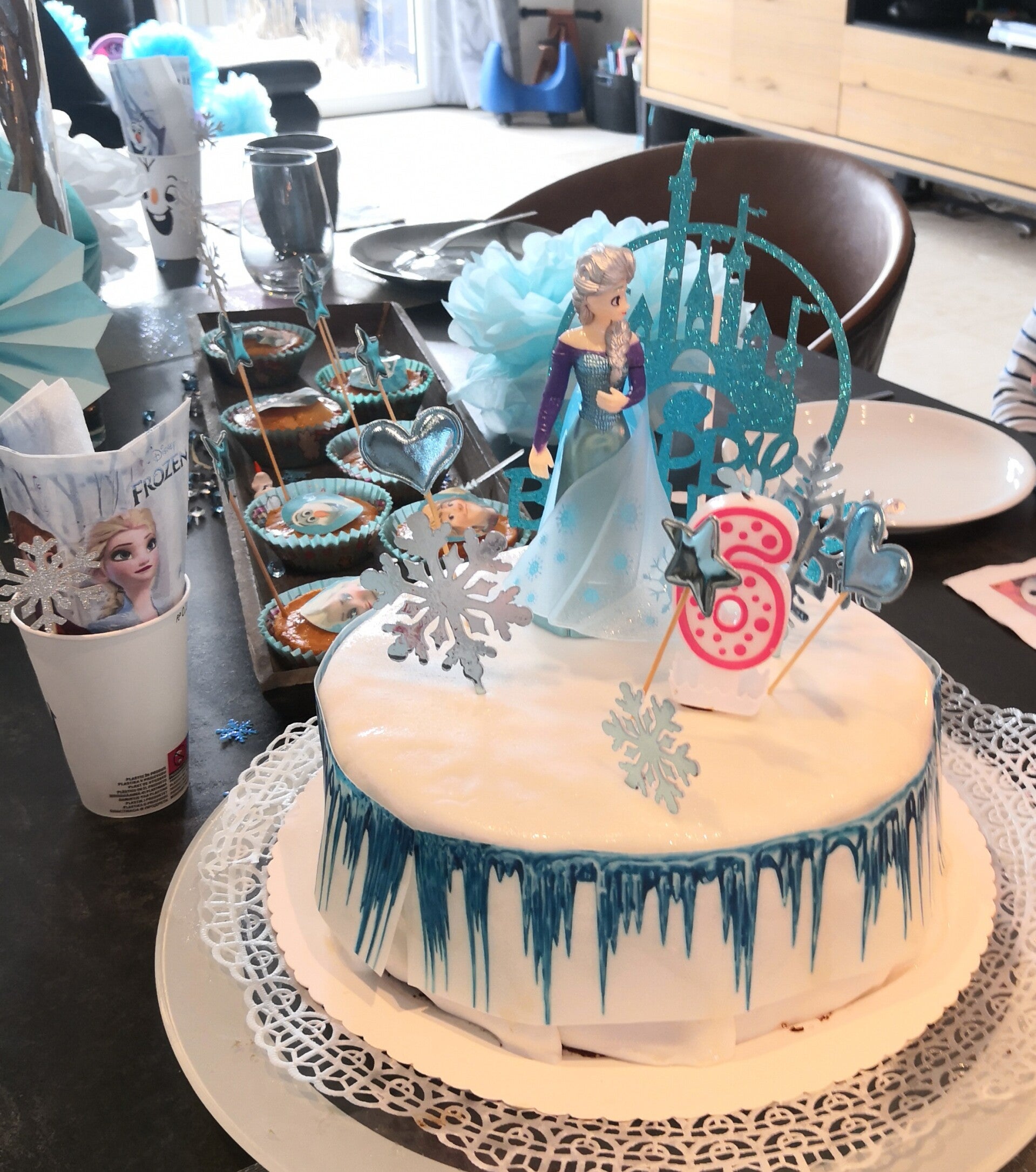 Frozen Geburtstagstorte - glutenfrei, eifrei, vegan und für ... Frozen Geburtstagstorte - glutenfrei, eifrei, vegan und für ...