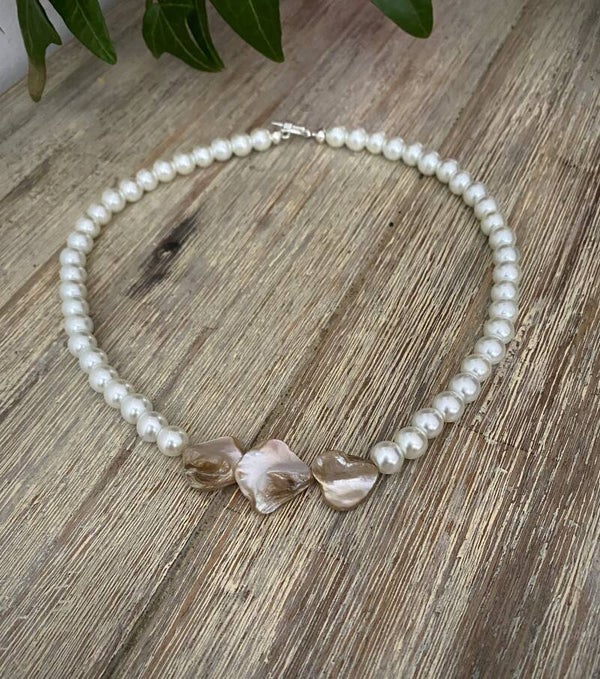 Choker with Shell slab beads