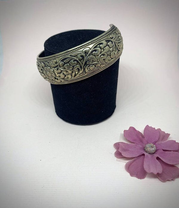 Unique & Elegant