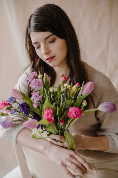 foto van meisje met bloemen