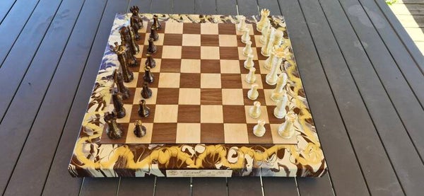 Echiquier avec pièces et boite