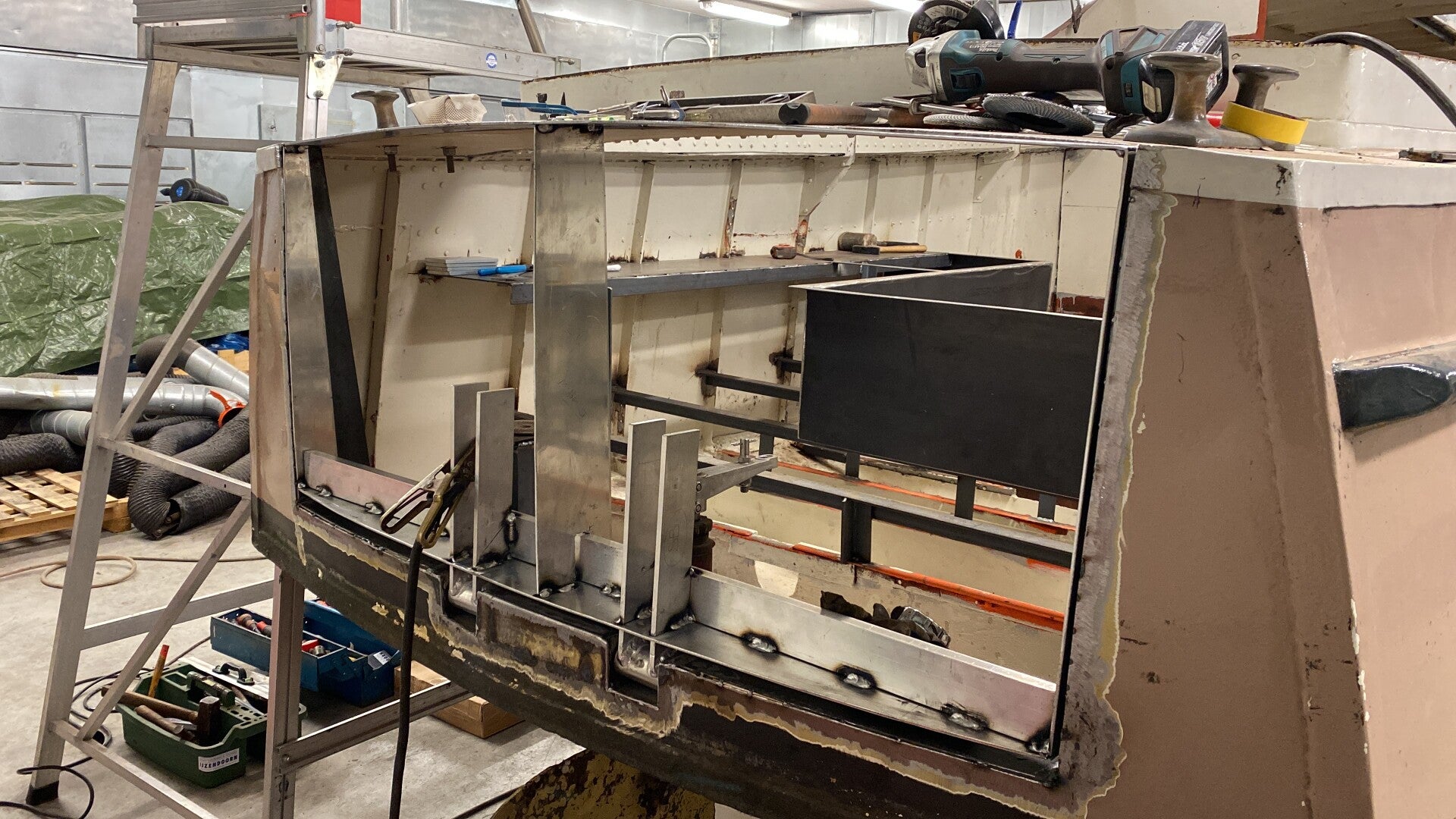 custom-build-zwemplateau-aluminium-scharnier-standard.jpg
