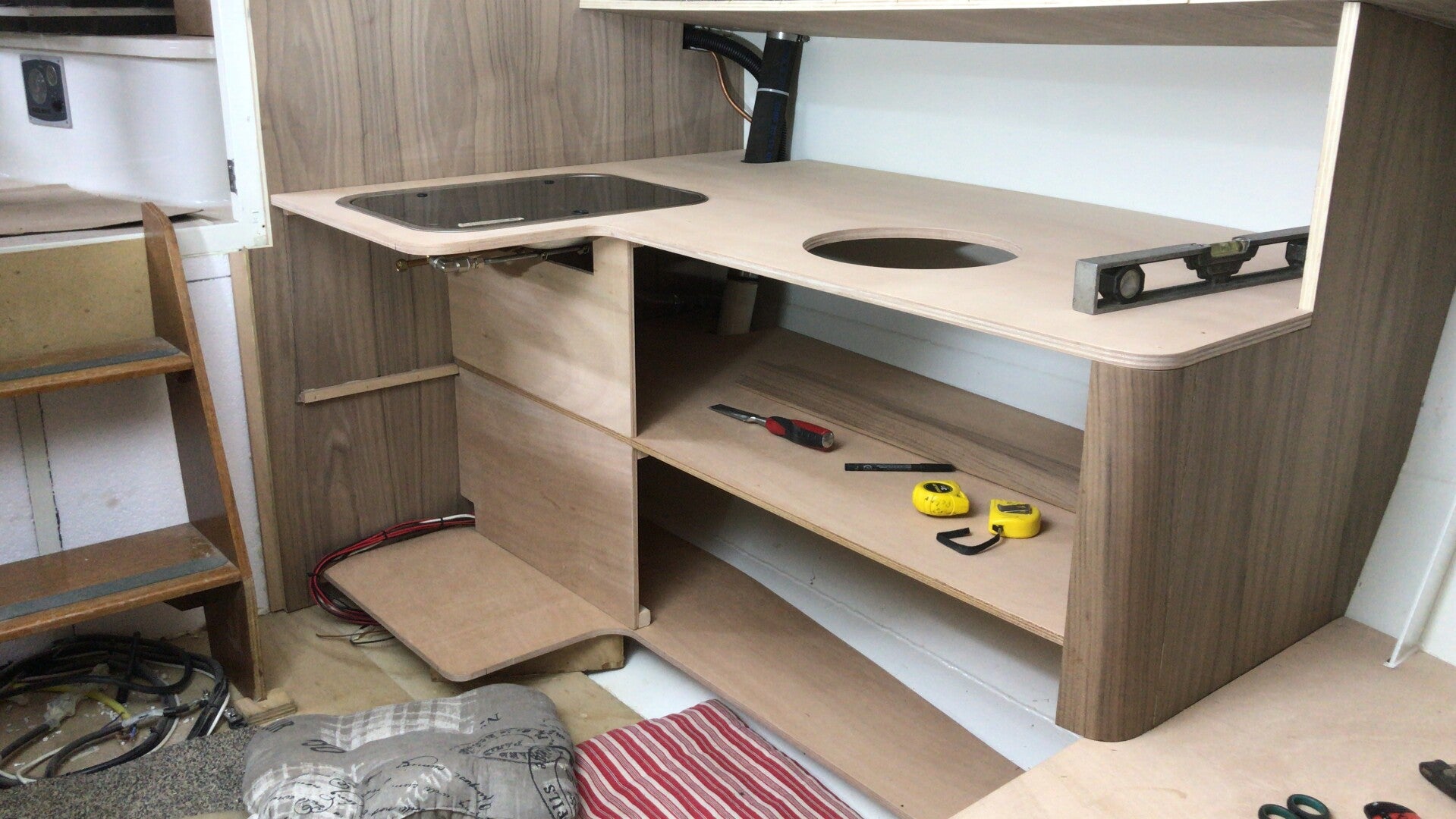 ijzendoorn-sloep-cabin-betimmering-scheepsbouw-koudum-standard.jpg
