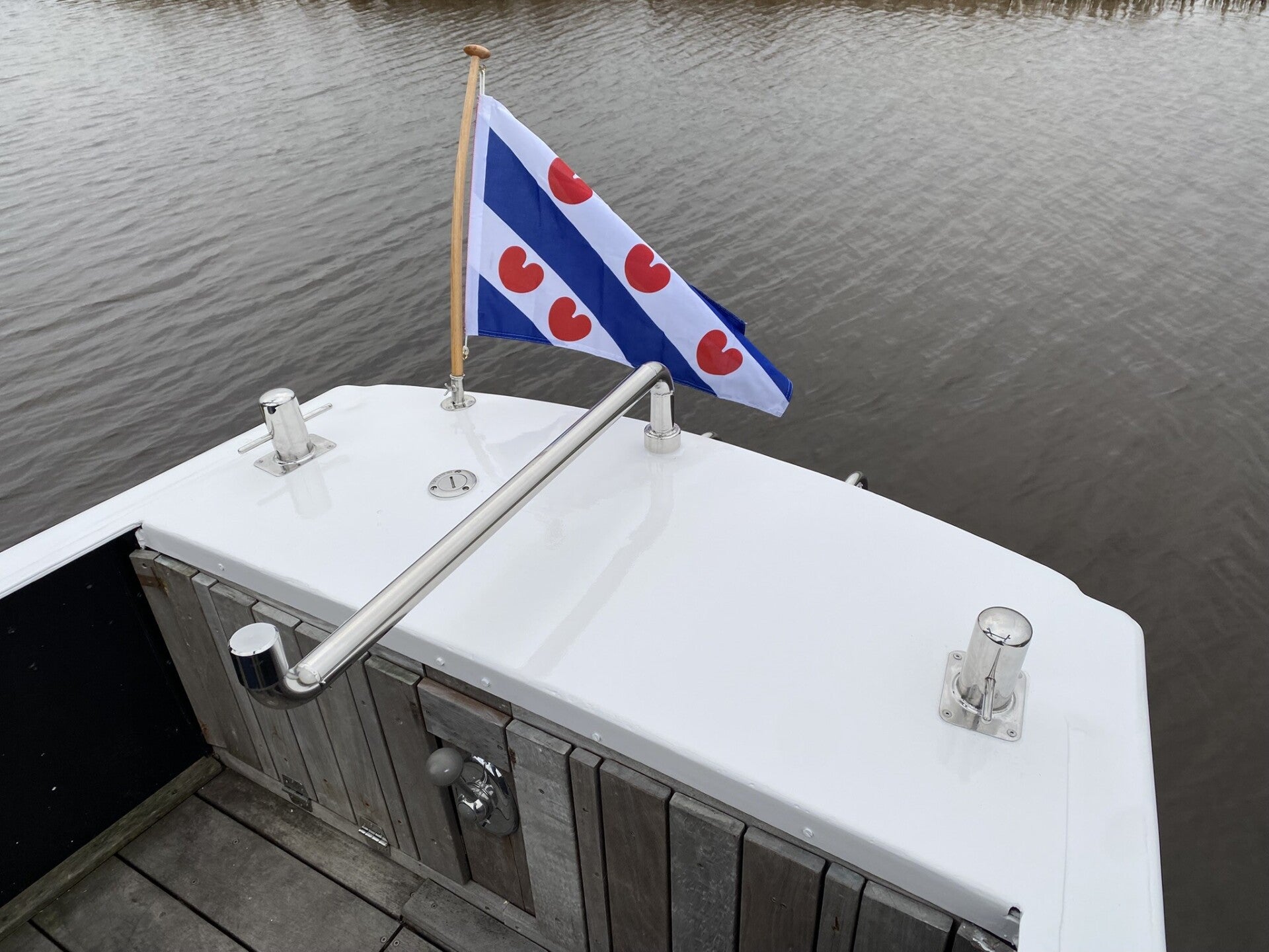 rvs-helmhout-stuur-bakdekker-friesland-standard.jpg