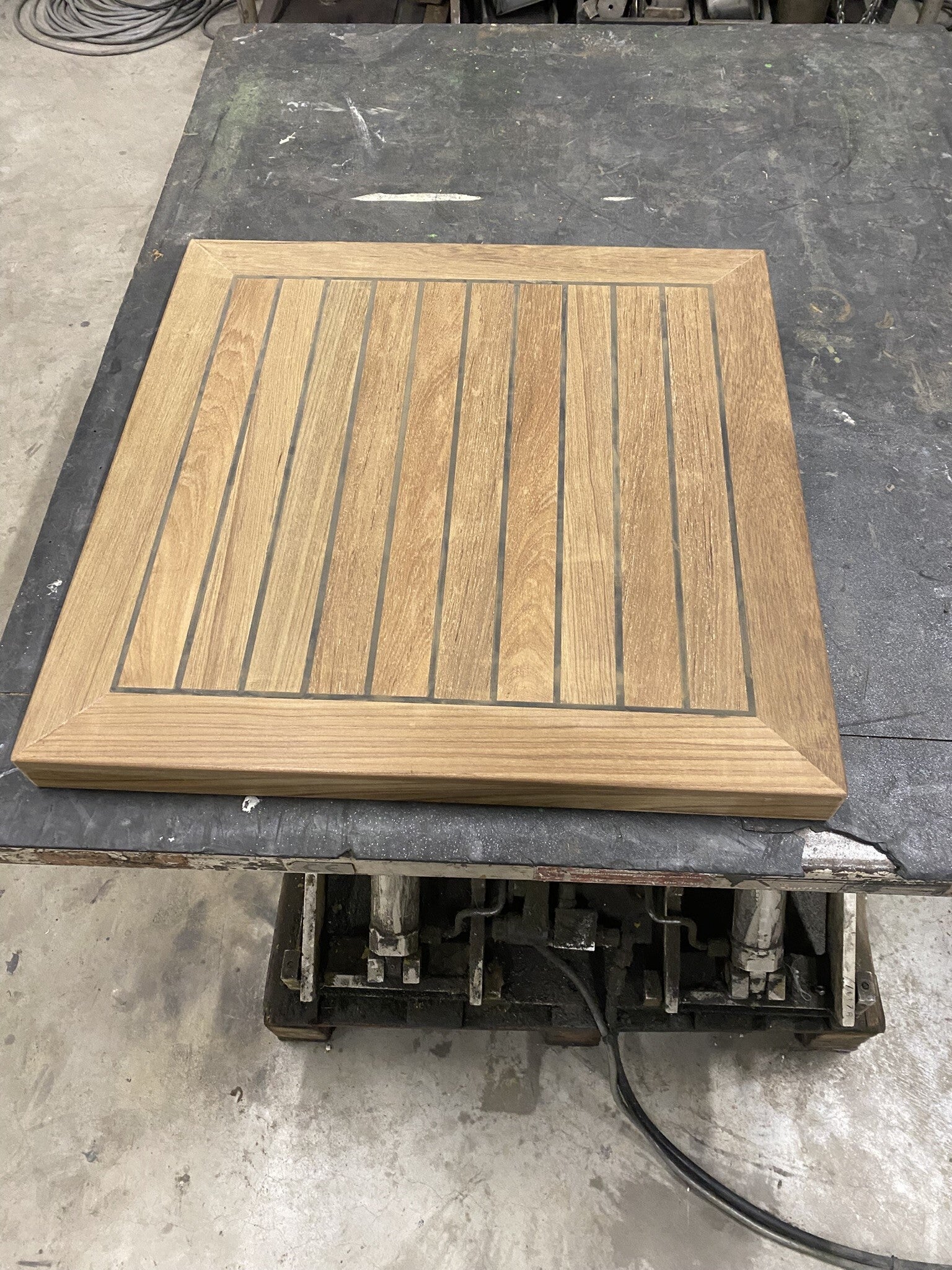 teakhout-boten-luik-hout-werkzaamheden-friesland-timmerman-koudum-ijzendoorn-dienstverlening-en-techniek-finish-standard.jpg