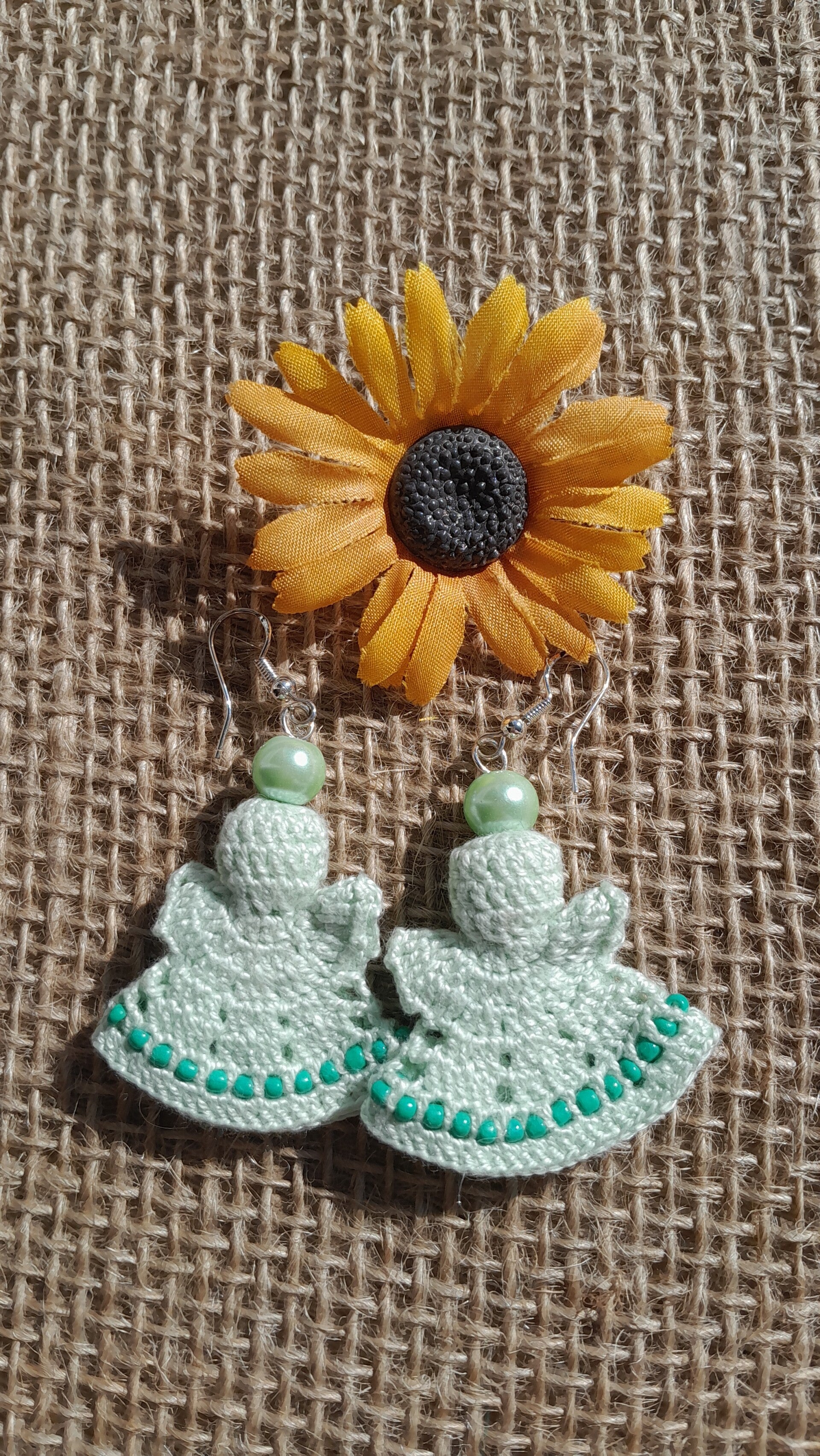 Boucles d'oreilles ANGE vert clair et bande de perles au crochet