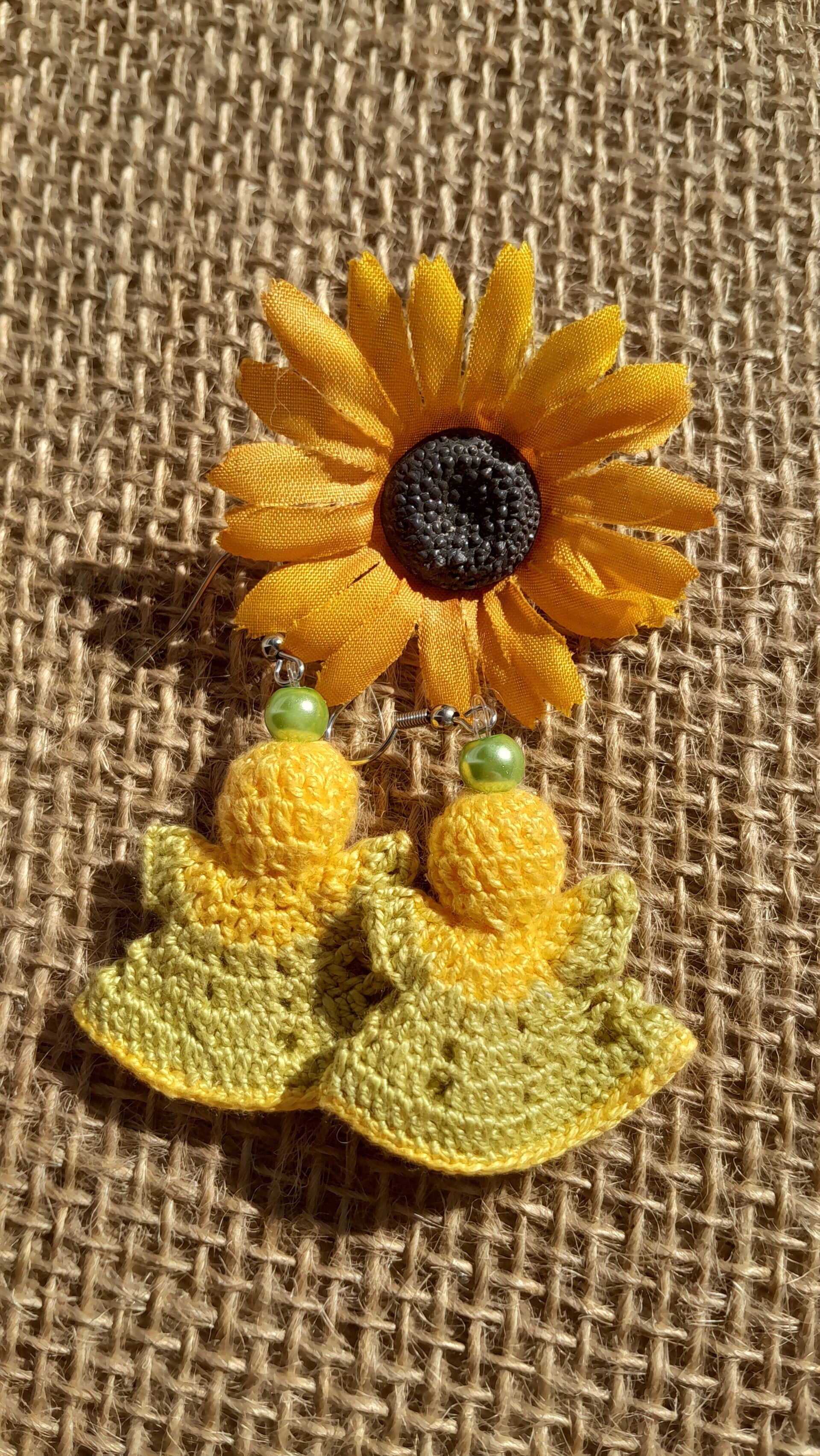 Boucles d'oreilles ANGE jaune et vert au crochet