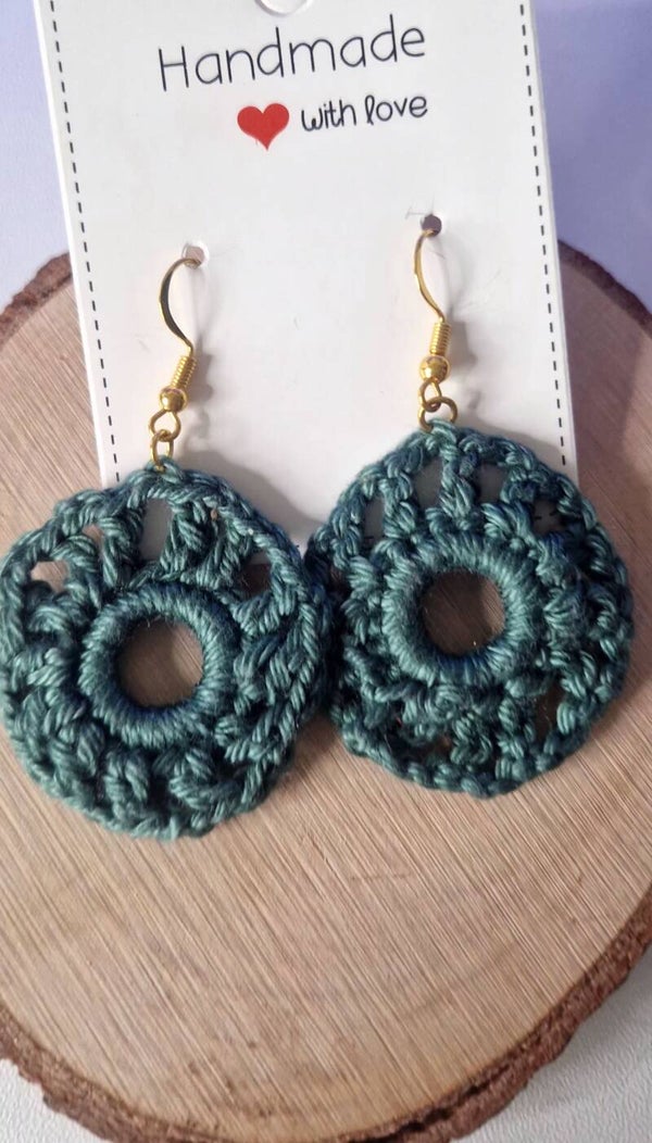 Livia – Handgefertigte mintgrüne Ohrringe  Livia – Handmade Mint Green Earrings