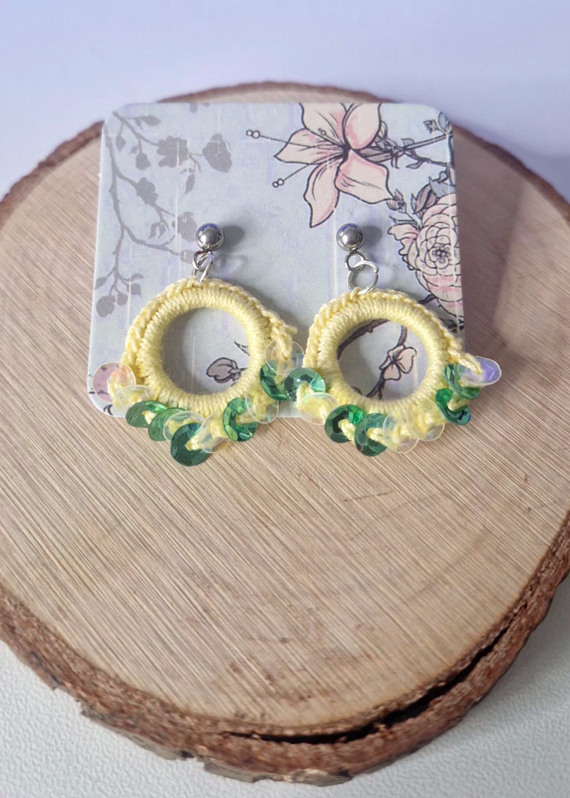 Livia – Kleine handgefertigte Ohrringe  Handmade Mini Earrings