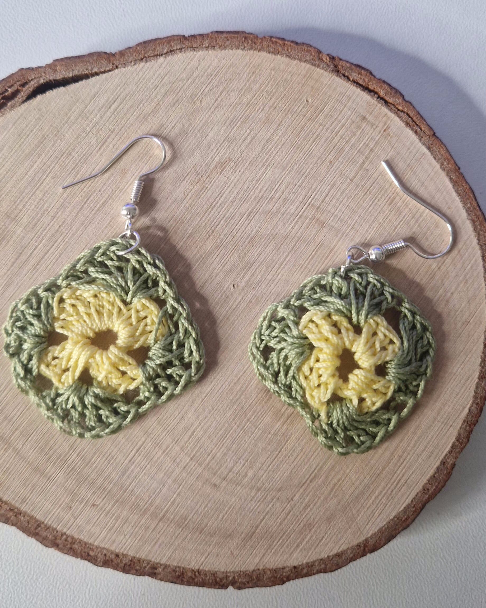 Siena – Handgefertigte Ohrringe in Pistaziengrün & Gelb    Handmade Pistachio & Yellow Earrings
