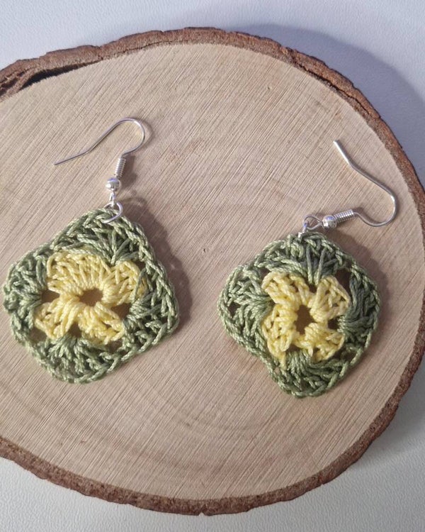 Siena – Handgefertigte Ohrringe in Pistaziengrün & Gelb    Handmade Pistachio & Yellow Earrings