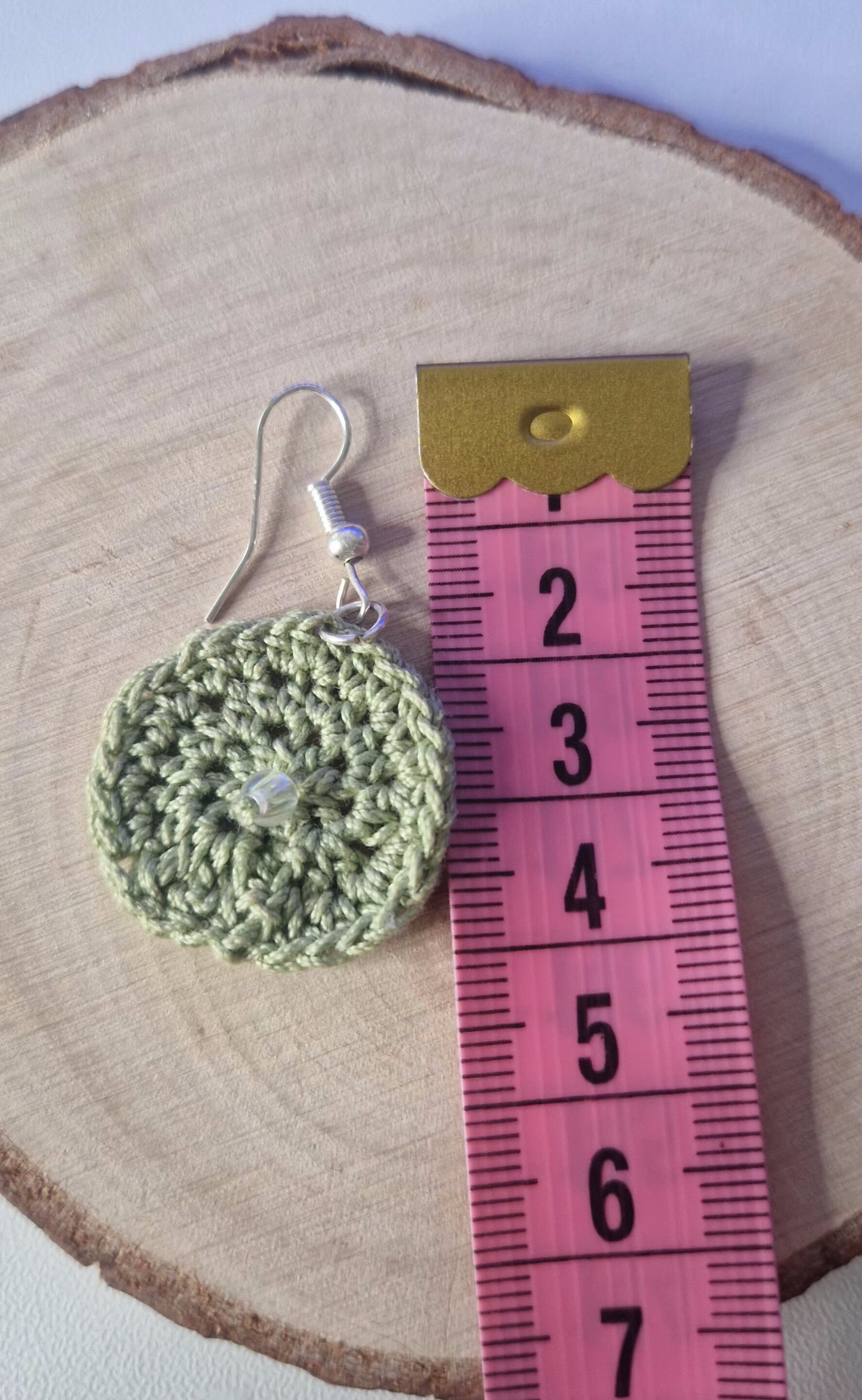 Olivia – Handgefertigte olivgrüne Perlenohrringe   – Handmade Olive Pearl Earrings
