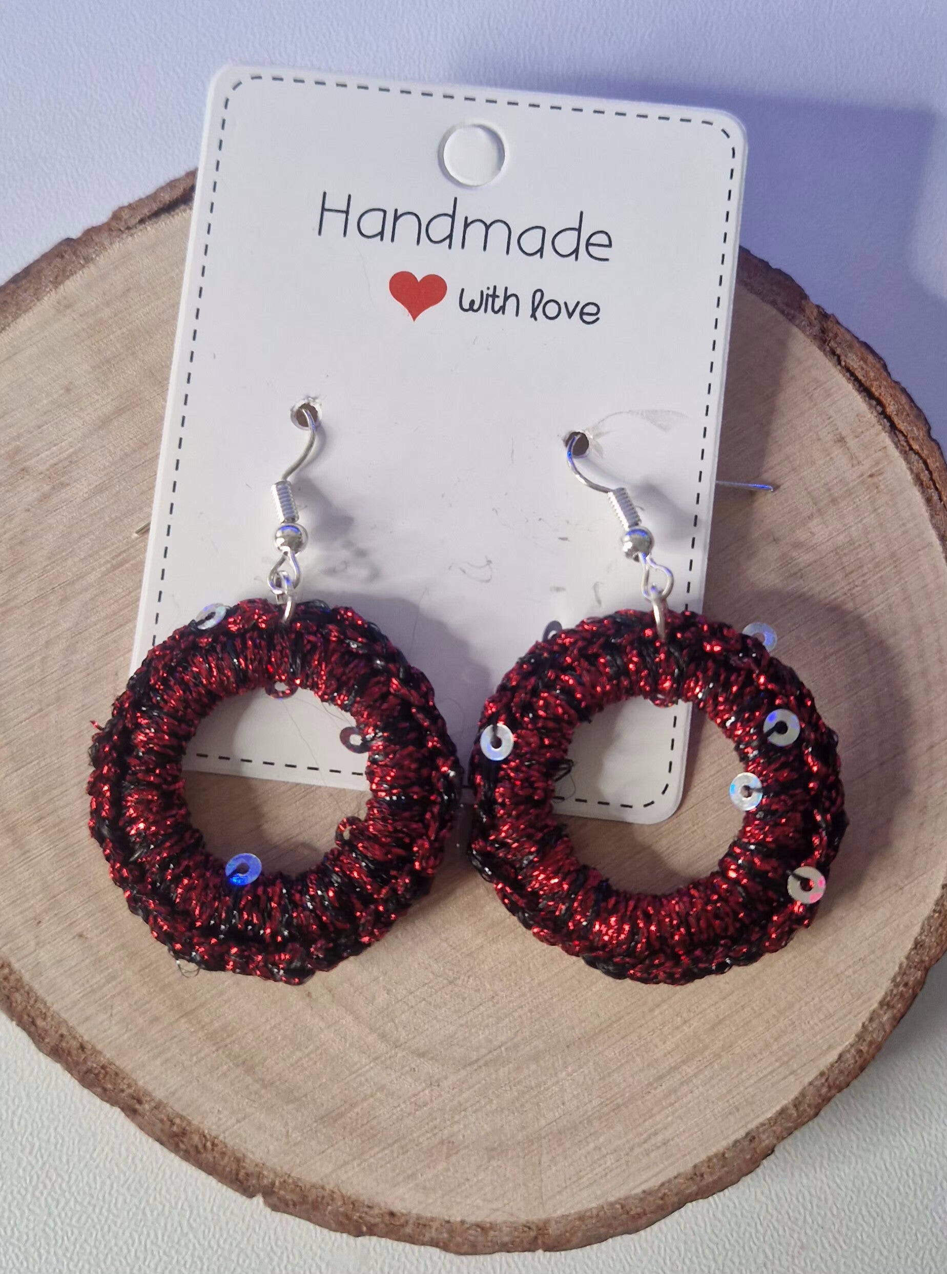 Ruby Night – Handmade Crochet Earrings – Handgefertigte Häkelohrringe