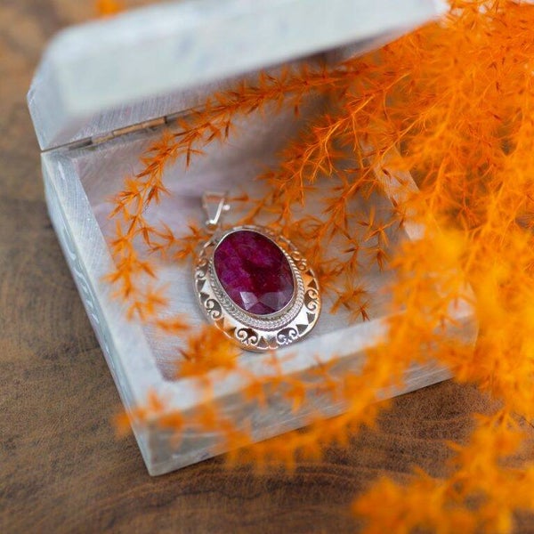 Edelsteen Hanger Rode Kwarts ‘Robijn Look’ 925 Zilver “Musni”