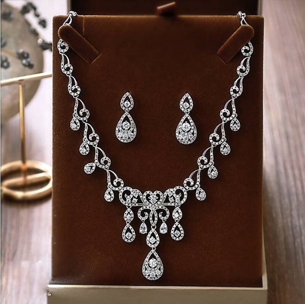 SS018 3A-ZIRKONIA KETTING MET OORBELLEN