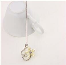 HK011  Een Set van 2 Haarpinnen in Sieradendoosje