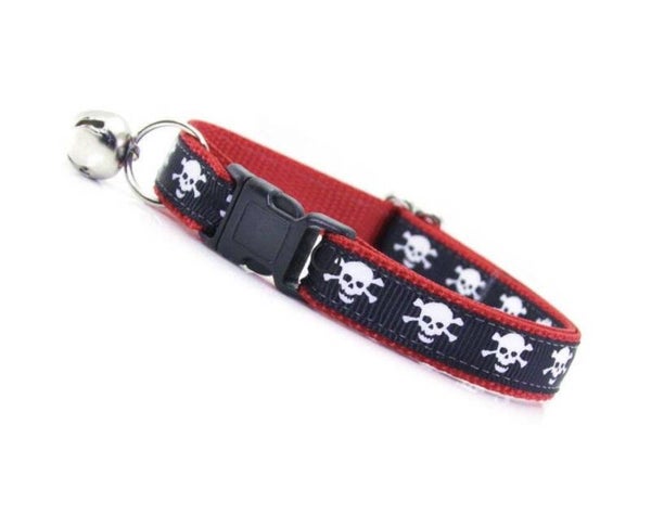 Spirit walker rood - zwart en rode skull kattenhalsband