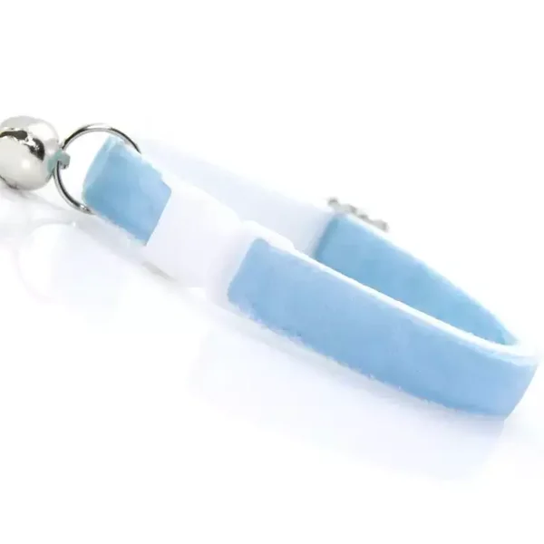 "Velvet - Frosty Blue" - Luxe hemelsblauwe fluwelen kattenhalsband