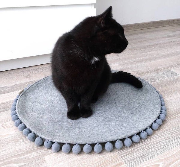 GRIJZE MAT MET POM-POMS Saveplace®