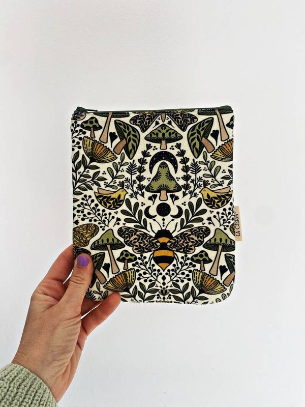 BEE  (EREADER)