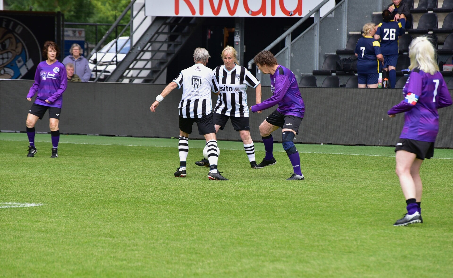 jwc_0913-standard-5nuo2t.jpg