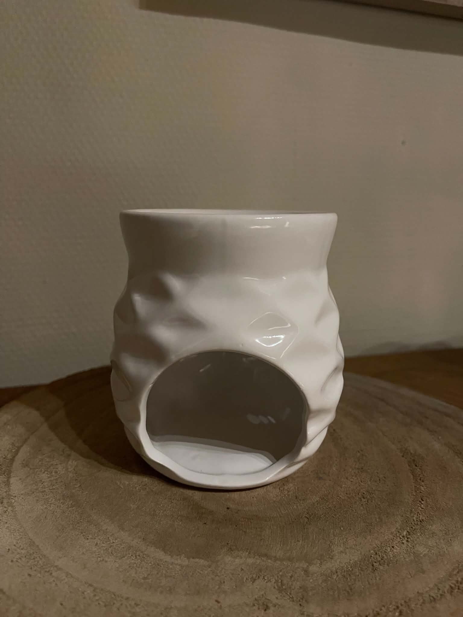 Brûleur blanc avec reliefs