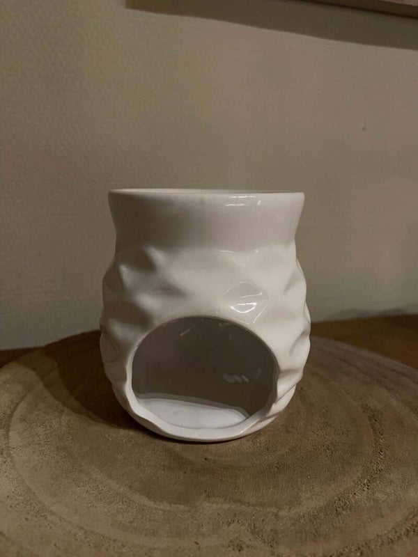 Brûleur blanc avec reliefs