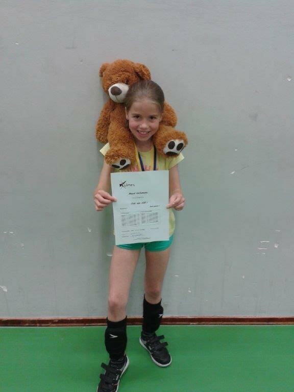 Maud, lid van de club van 100 sinds mei 2015; leeftijd 9 jaar