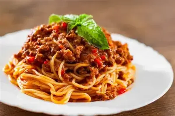 Spaghetti bolognese + dessert + kaart muziekbingo