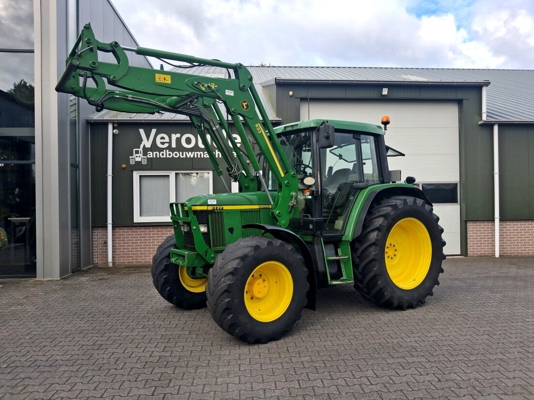 John Deere 6110 + frontlader