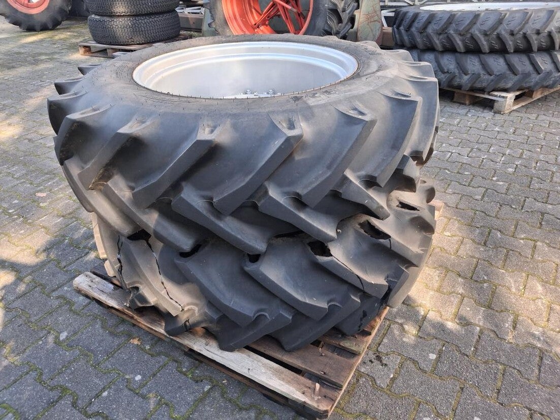 Banden Alliance 14.9/28 op velg 8 gats
